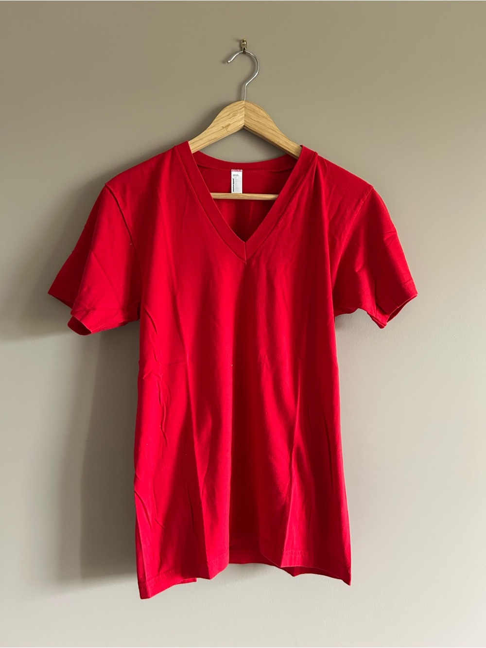American apparel Men V-Neck Short Sleeve Tee - Red